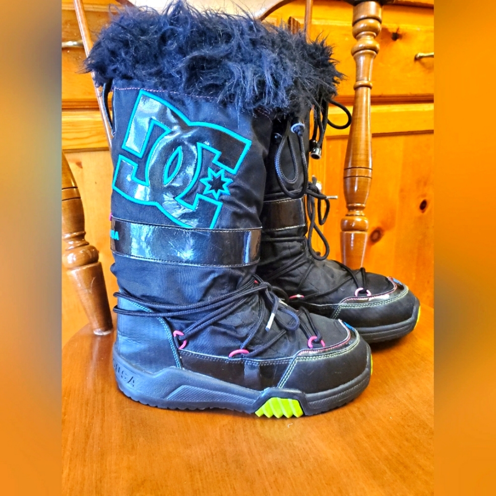 🎄❄️WINTER MUST HAVE💚💖🩵Dc Chalet Winter Snow Boots Small💙💚💖